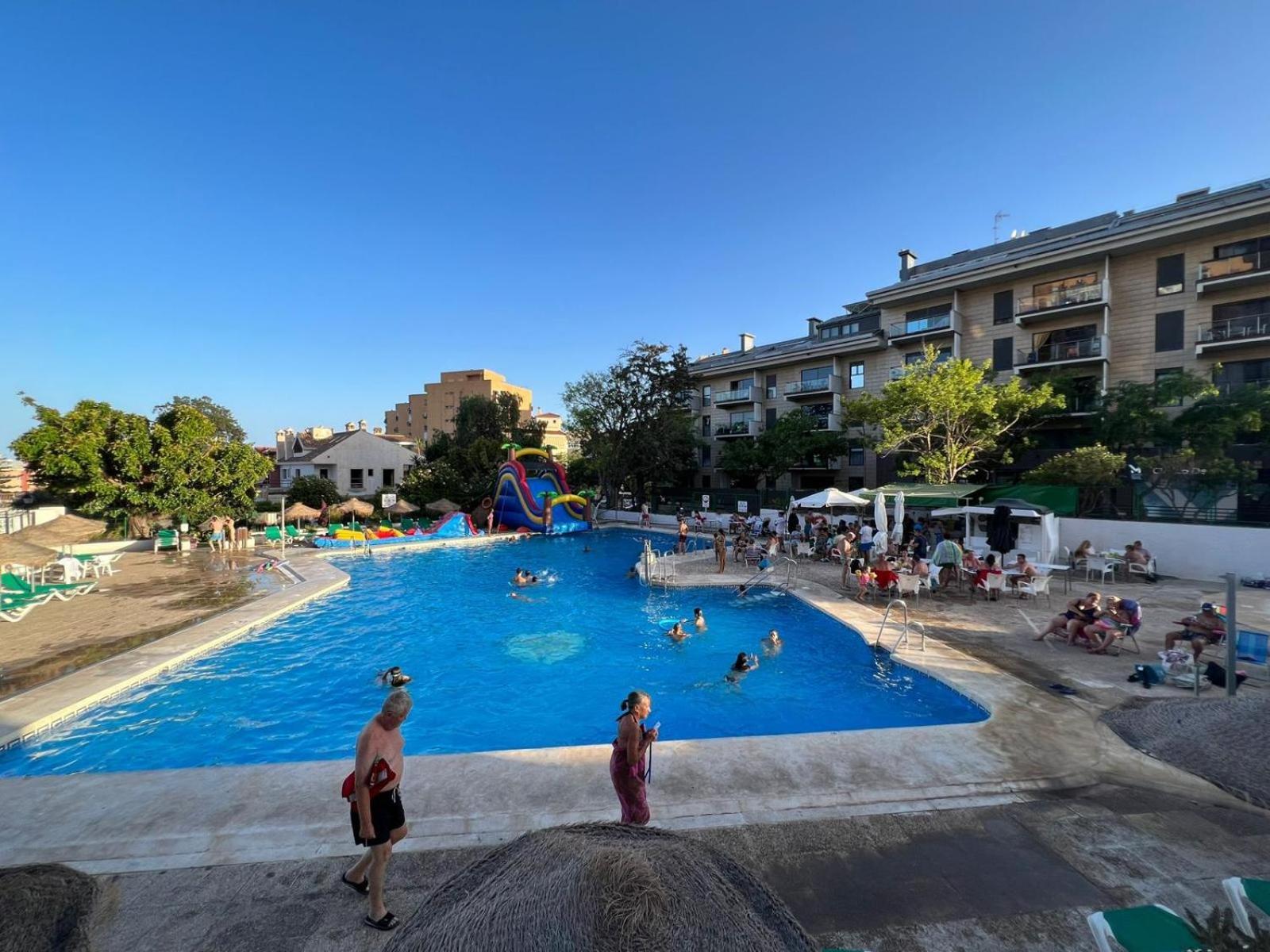 Blue Oasis Sea And Mountain Panorama Appartement